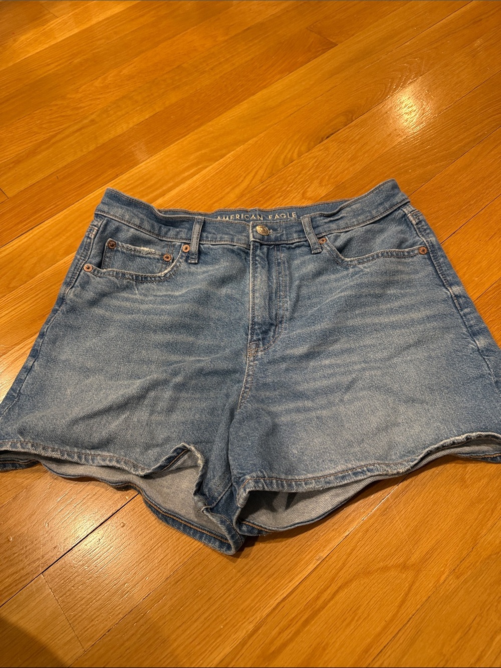 American Eagle outfitters super high-rise relaxed jeans shorts size 8.